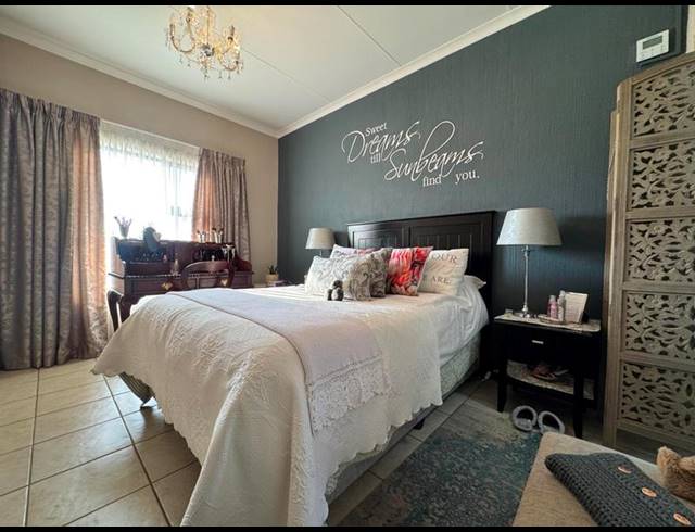 2 BEDROOM APARTMENT FOR SALE IN WILGEHEUWEL